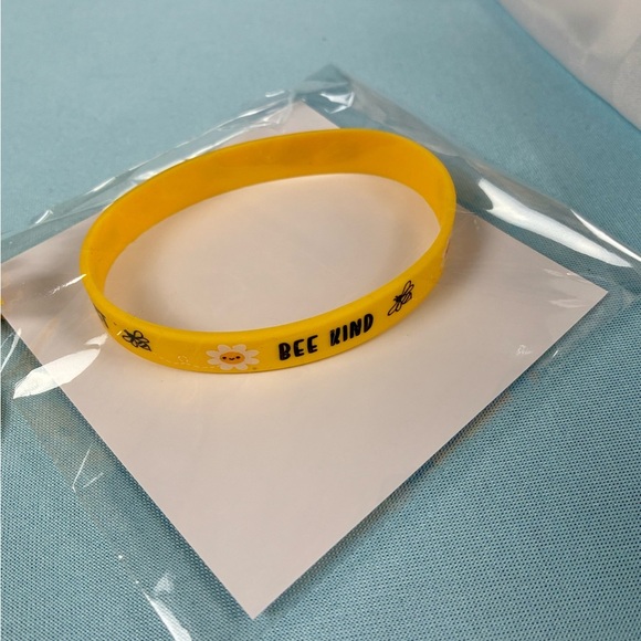 ‼️5/$25‼️Yellow Bee Keychain and Bracelet Set - Picture 3 of 3